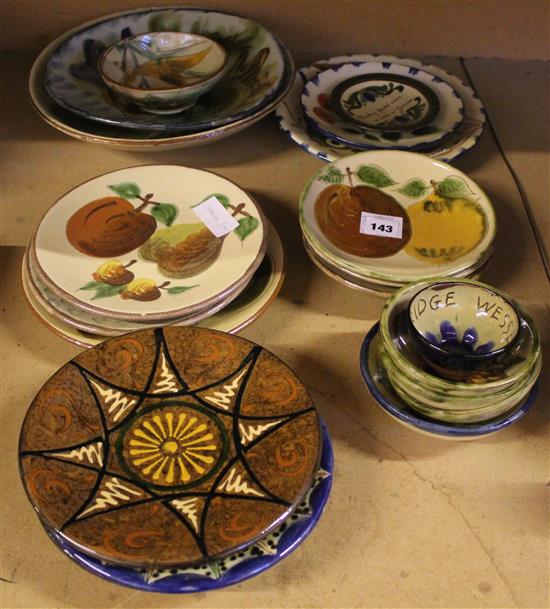 Qty art pottery plates(-)